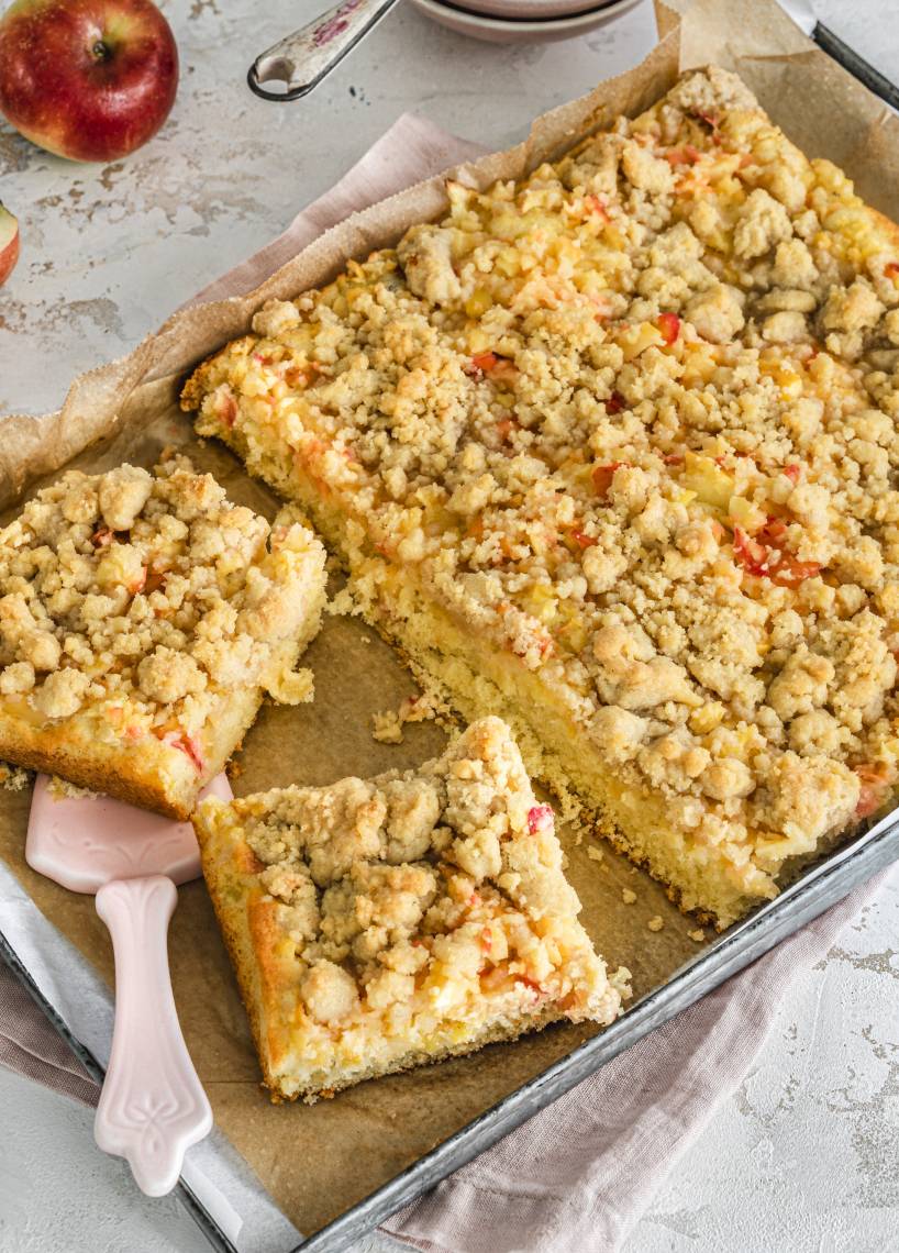 Apfel-Blechkuchen mit Streuseln