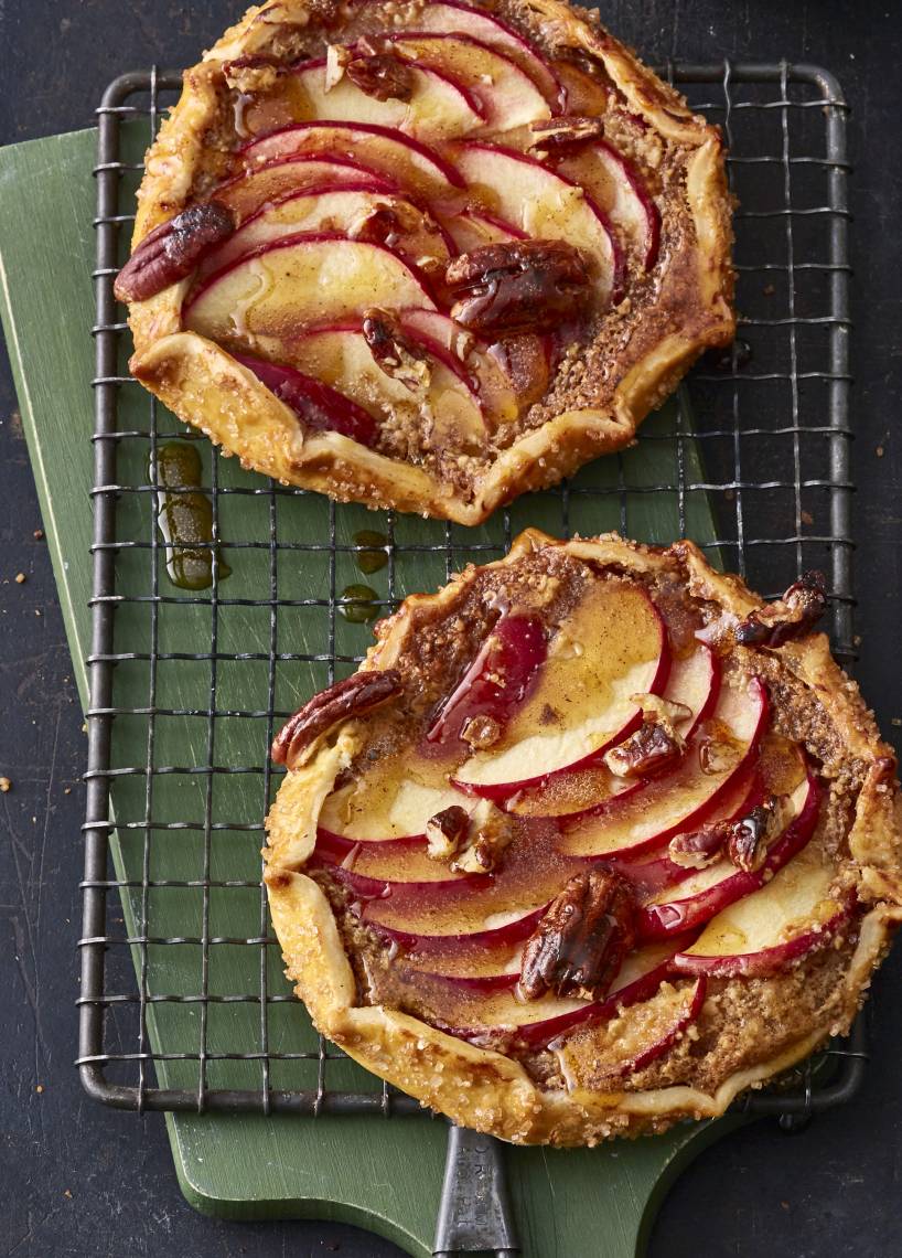 Apfel-Galette mit Honig und Pekannüssen