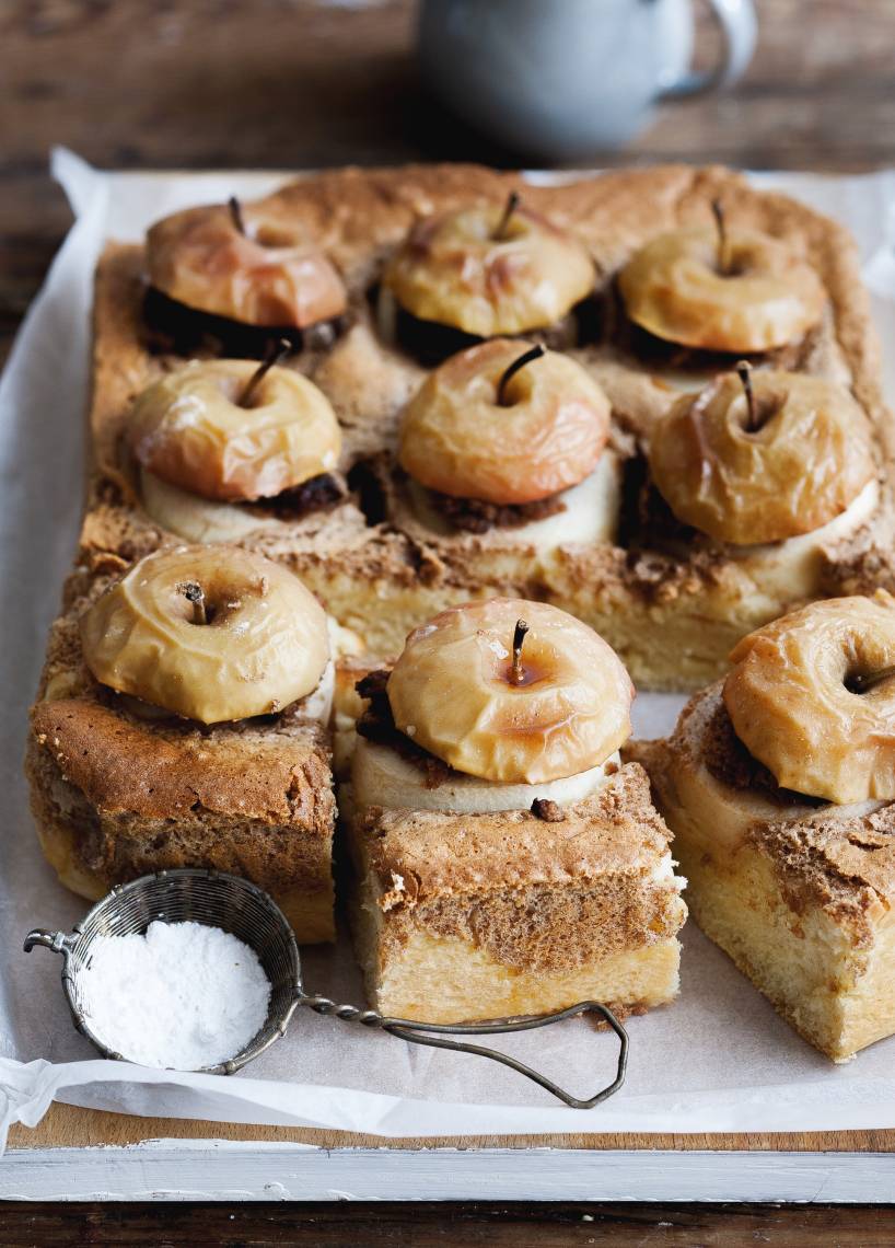 Bratapfelkuchen mit Lebkuchencreme