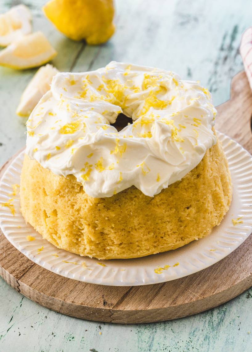 Gedämpfter Zitronengugelhupf mit Mascarpone-Limoncello-Topping