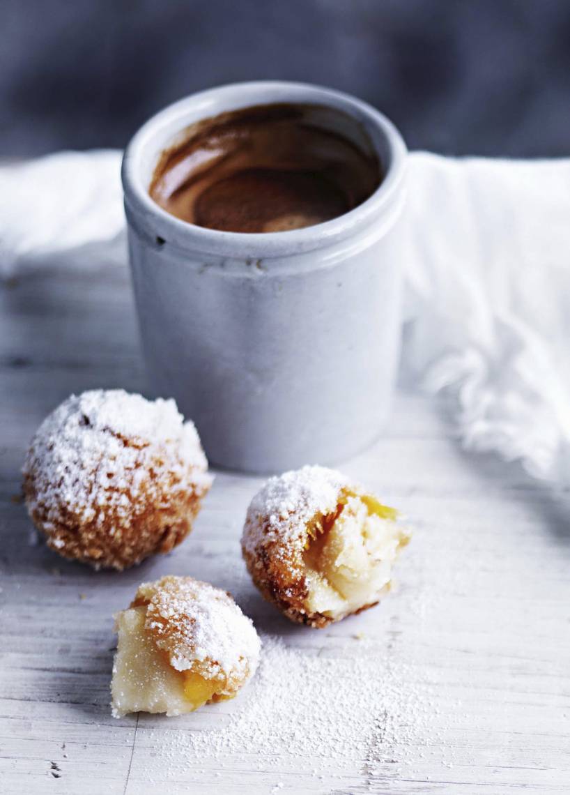 Krapfenbällchen mit Schokoladensoße