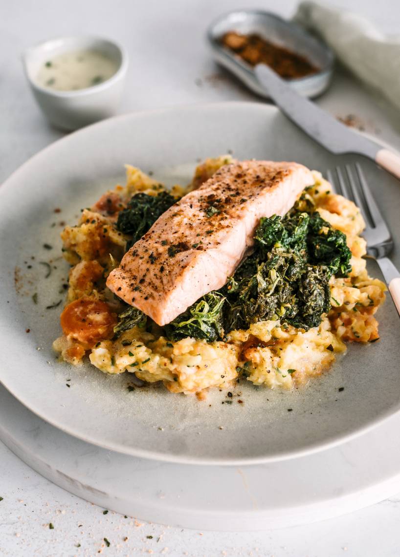 Lachs mit Blattspinat und Gemüsestampf