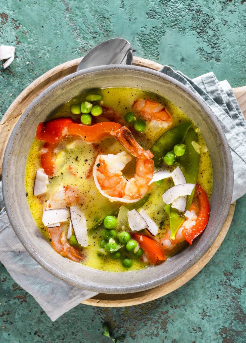 Leichte Kokossuppe mit Garnelen