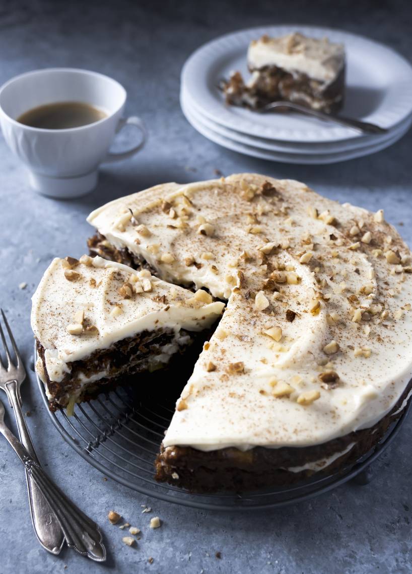 Saftiger Walnuss-Schokoladenkuchen mit Frischkäsefrosting