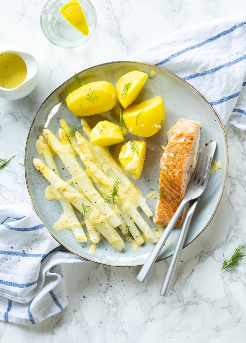 Spargel mit Lachs und Kartoffeln