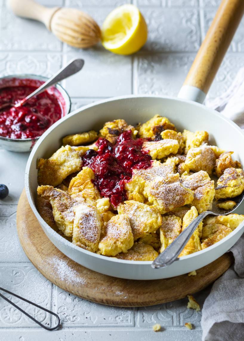 Skyr-Kaiserschmarrn mit Beerenmus