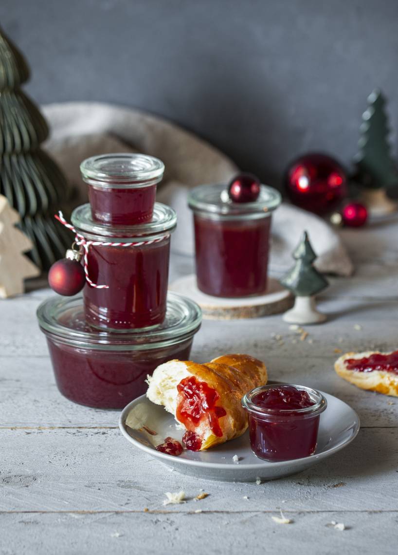Rotes Gelee mit Weihnachtsaroma