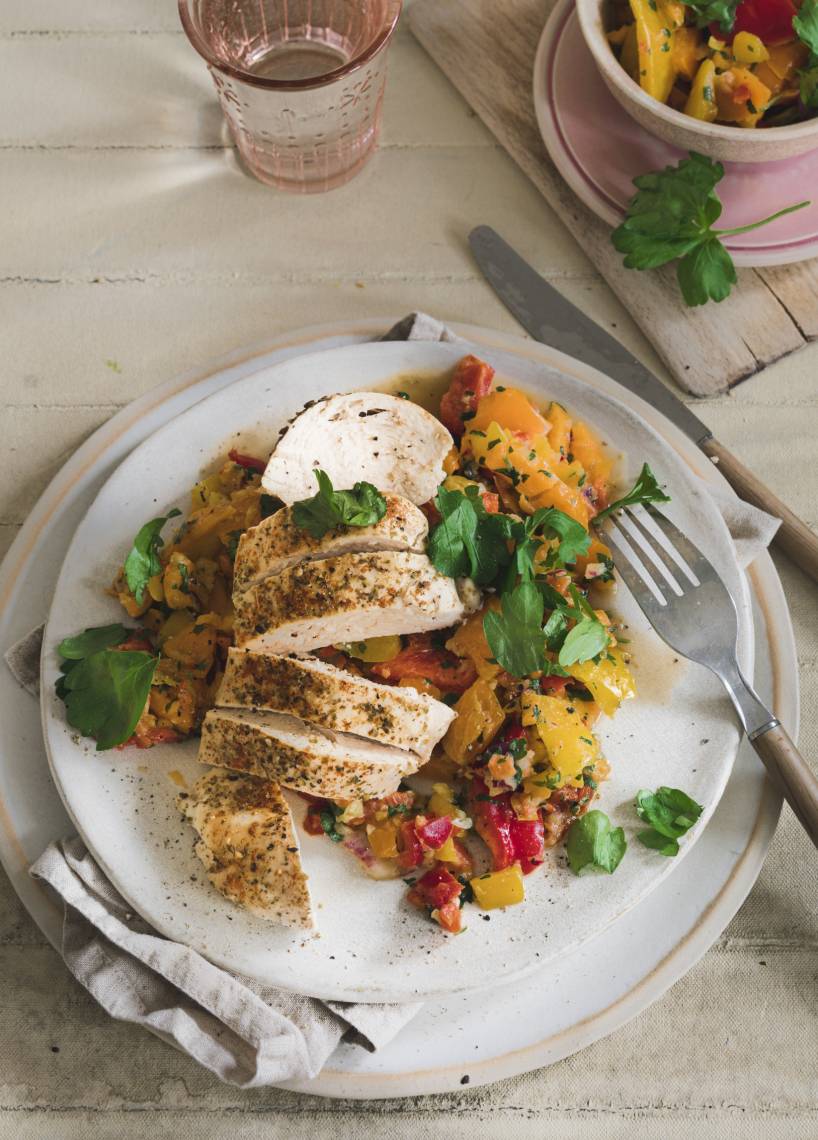 Hähnchenbrustfilets mit Paprikasalat