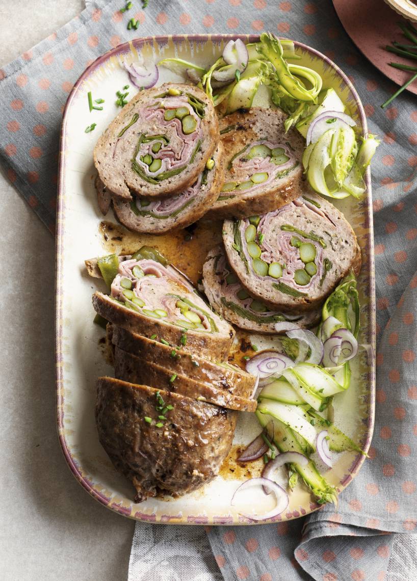 Hackbraten mit grünem Spargel