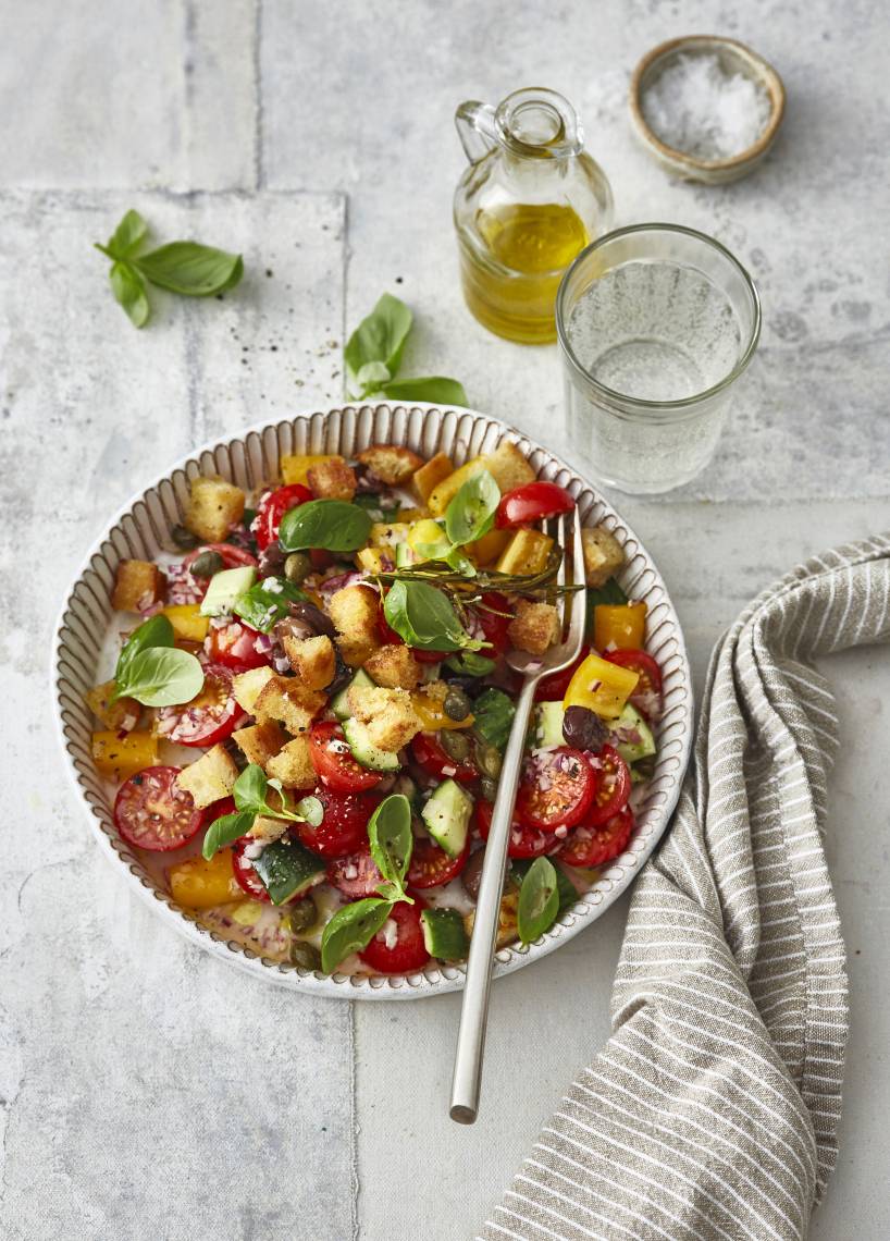 Brotsalat mit Zitronendressing