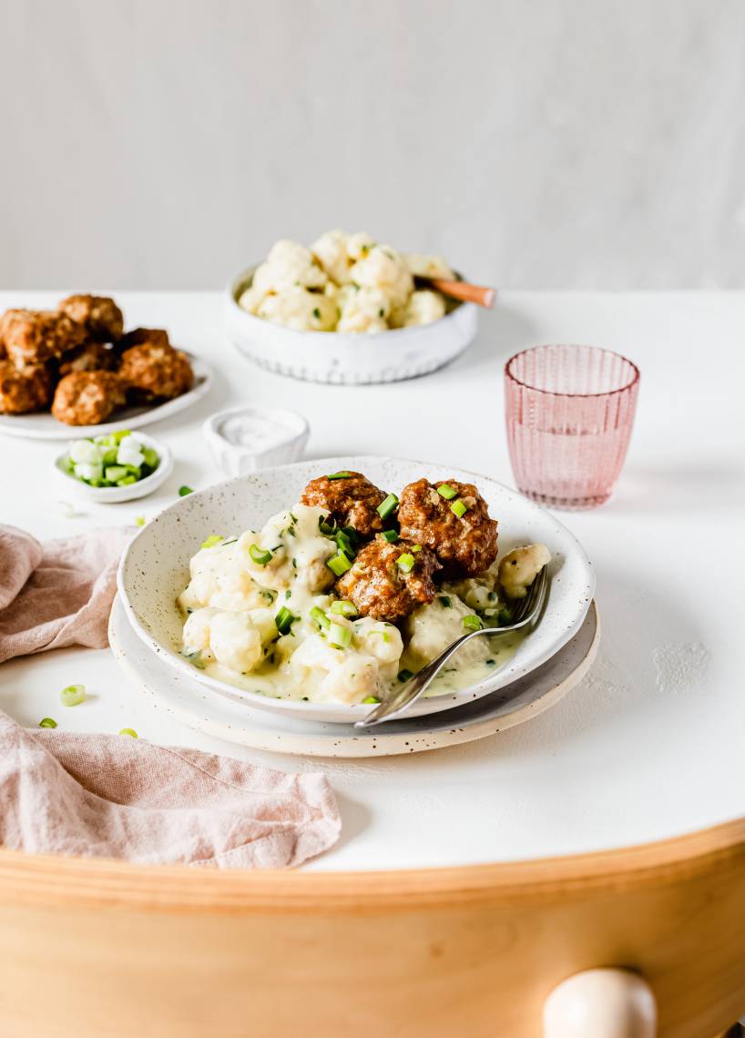 Frikadellen mit Rahm-Blumenkohl