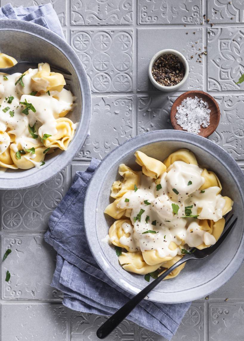 Tortellini mit Käsesoße