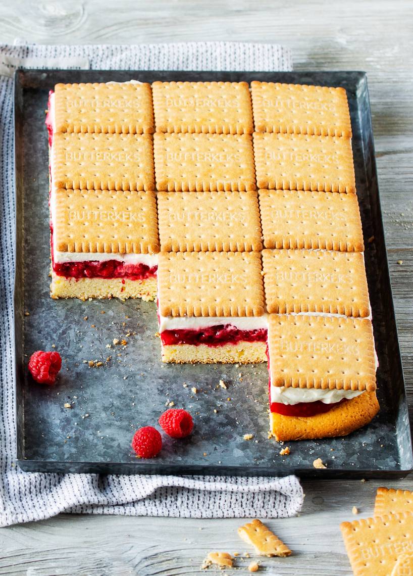 Butterkekskuchen mit Himbeeren