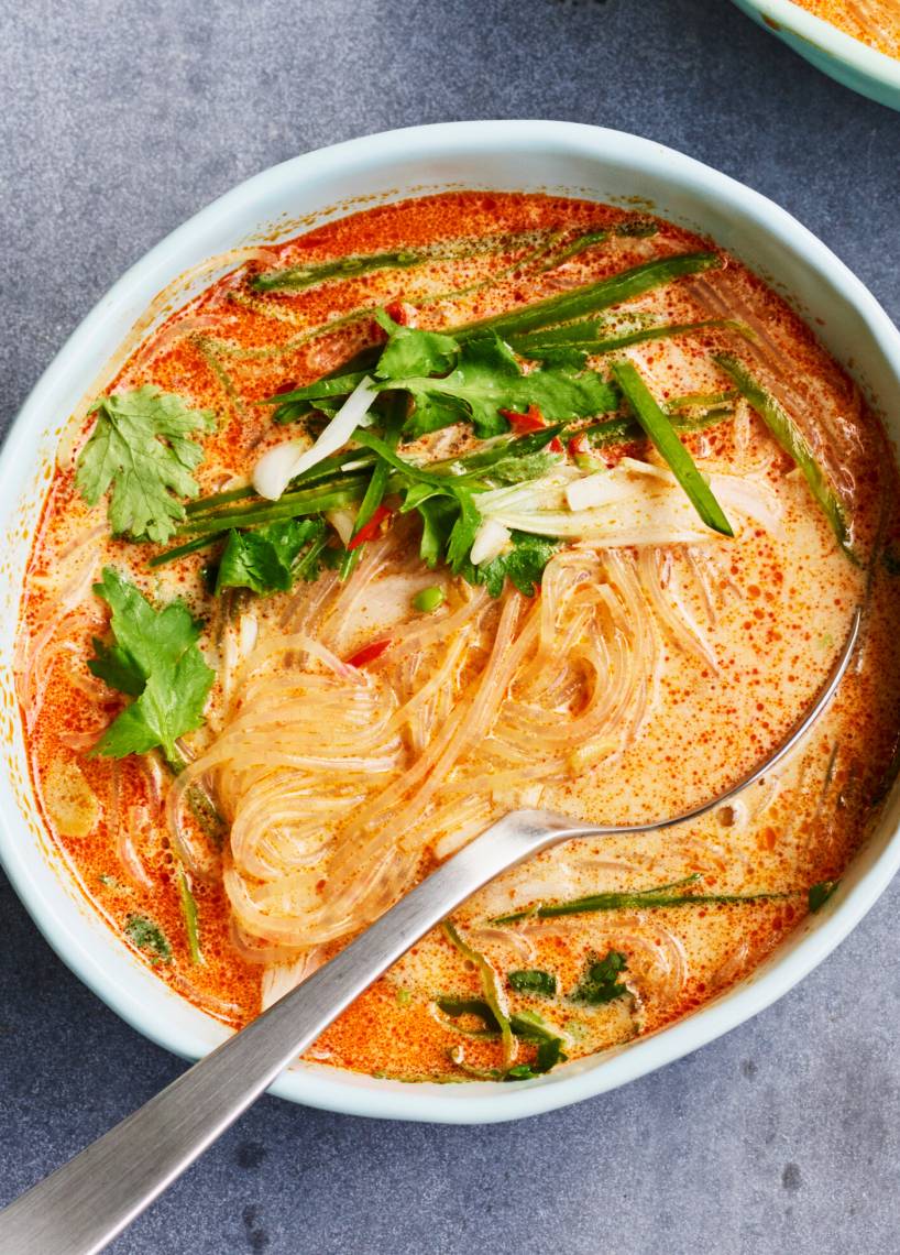 Kokos-Curry-Glasnudelsuppe mit Koriander