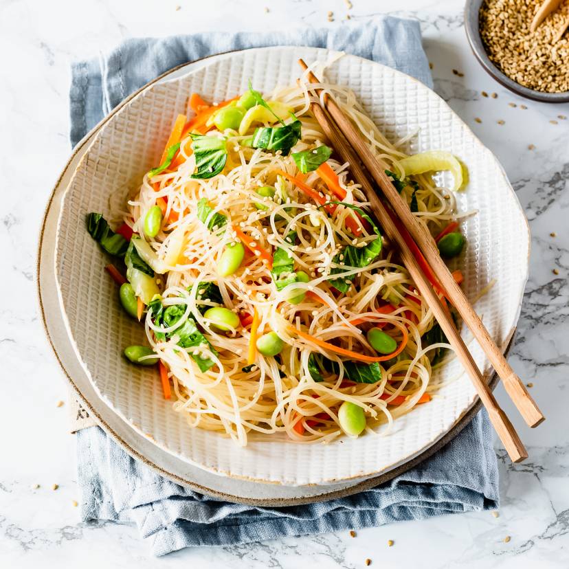 Glasnudelsalat mit Sweet-Chili-Dressing