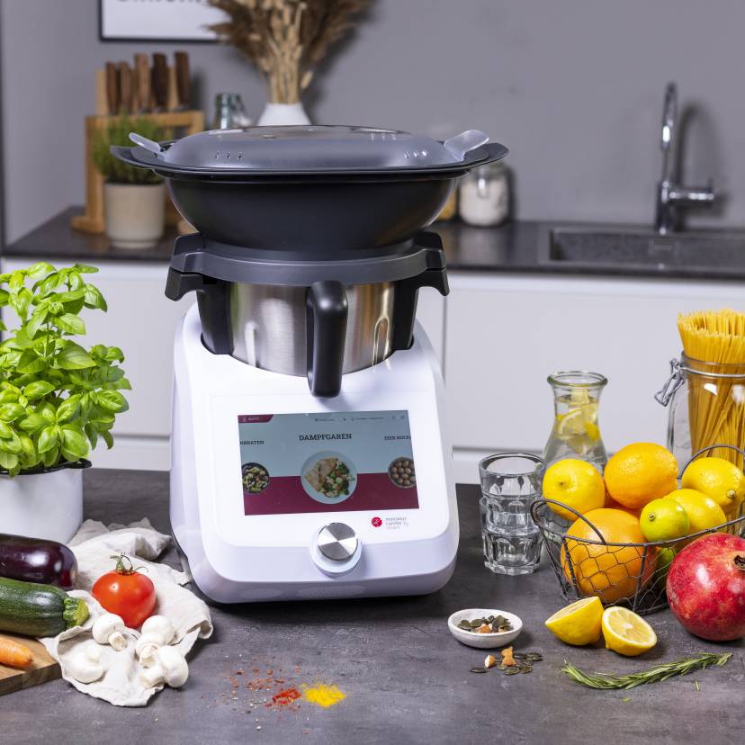 Monsieur Cuisine Smart mit Dampfgaraufsatz in Küche